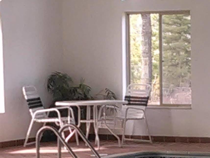 Pellston Lodge Екстер'єр фото